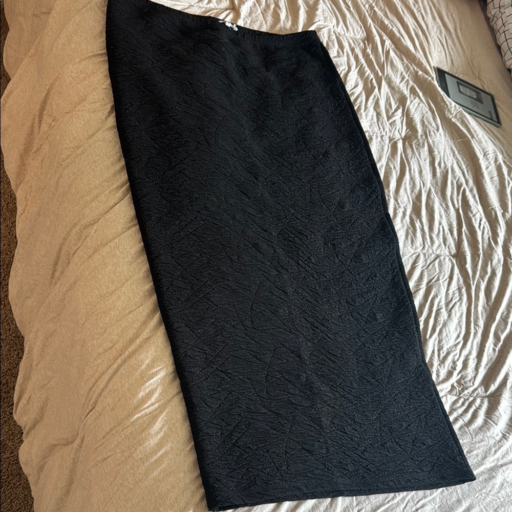 Good American Black Scrunchie Maxi Skirt